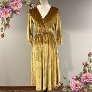 See and Be Seen Elegant Gold Velvet long sleeve fake Wrap stretchy Dress size XS